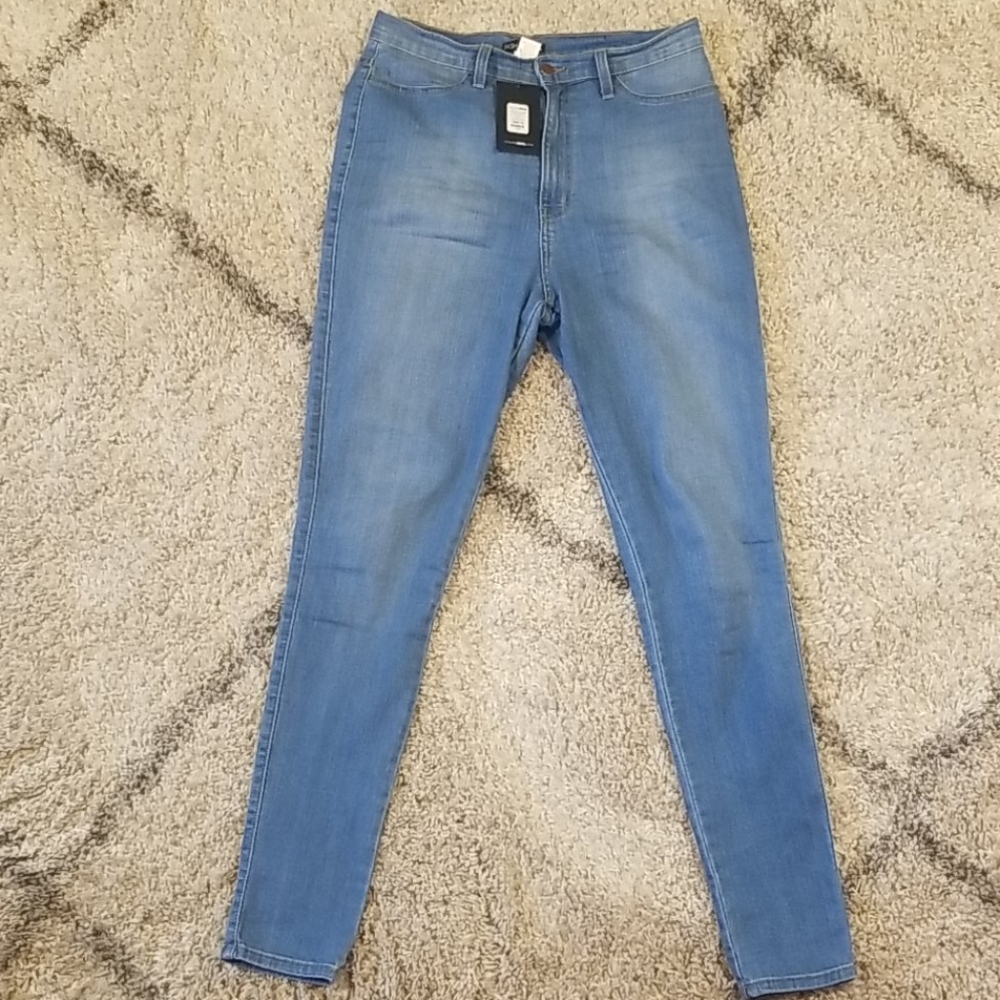 High waisted light wash jeans